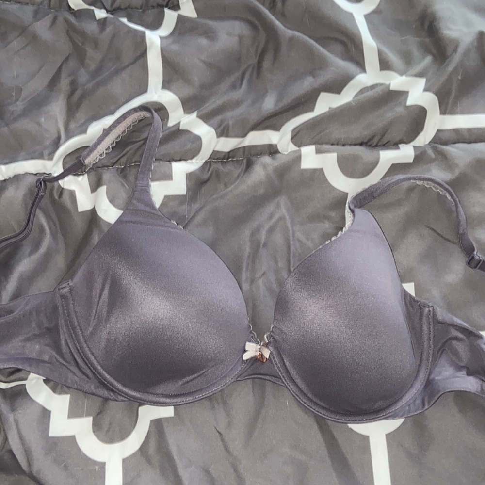Victoria Secret T-shirt bra 32D